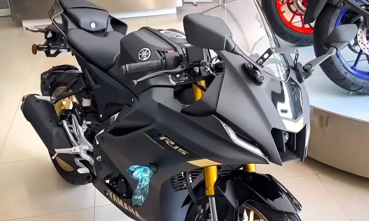 Yamaha R15 V4 2025 Launched: 140 km/h Top Speed & Race-Inspired Styling